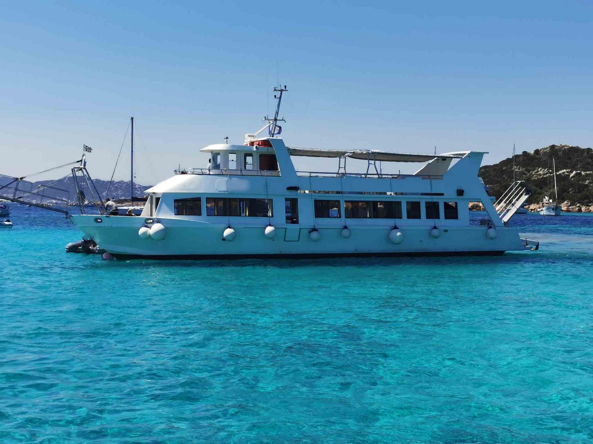 Go 1216 - Day Cruise Ship - 21m