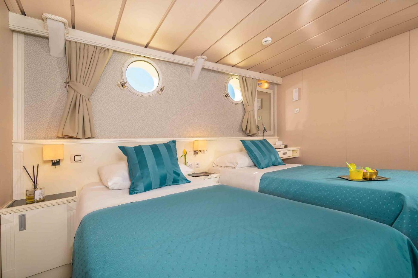 Go 1214 - Night Cruise Ship - 39m