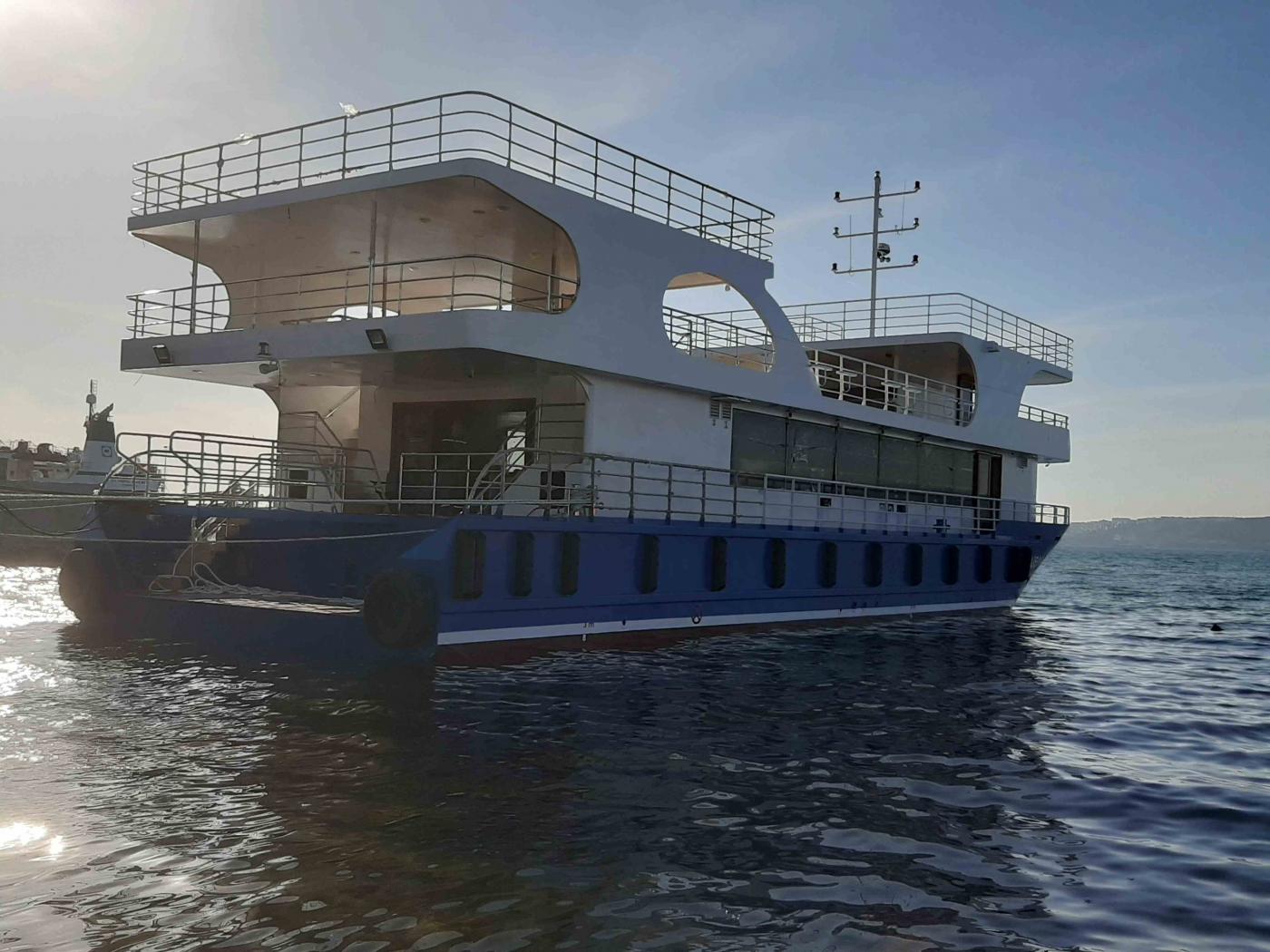 Go 1300 - Glass Bottom Boat - 28m