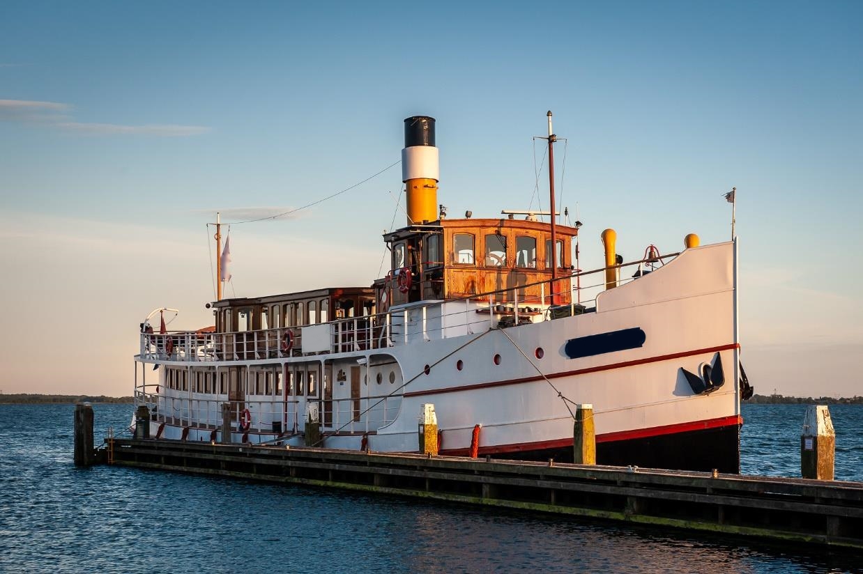 Go 1338 - Day Cruise Ship - 38m