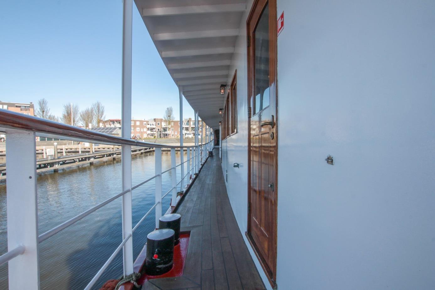 Go 1338 - Day Cruise Ship - 38m