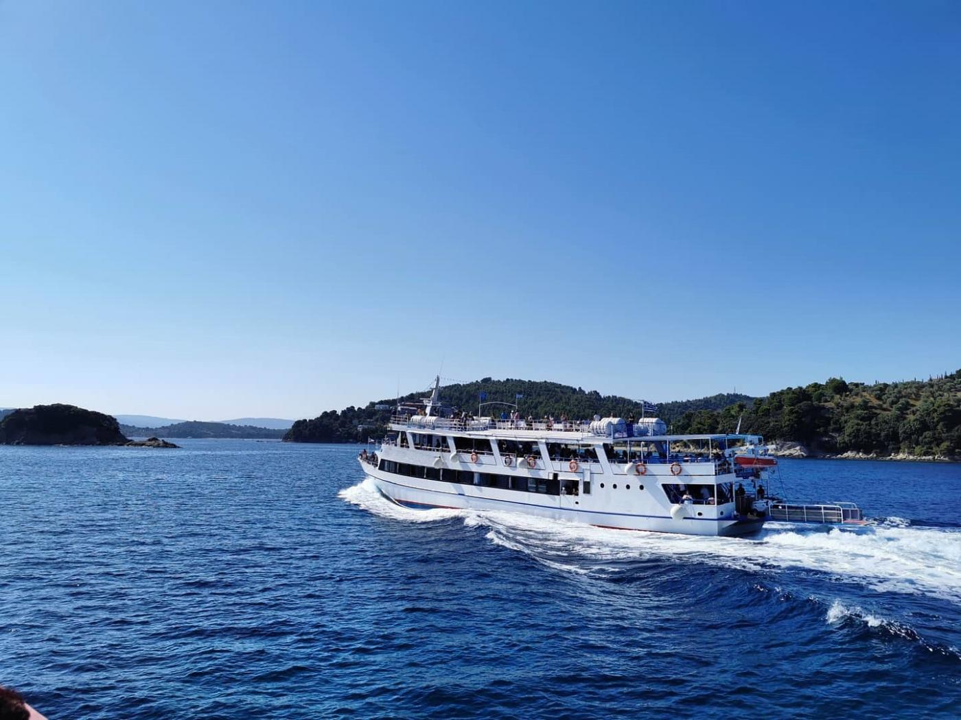 Go 1420 - Day Passenger Boat - 41m