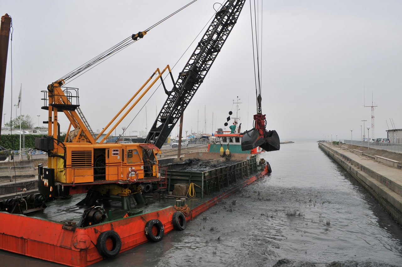 Go 1423 - Floating Crane - 39m