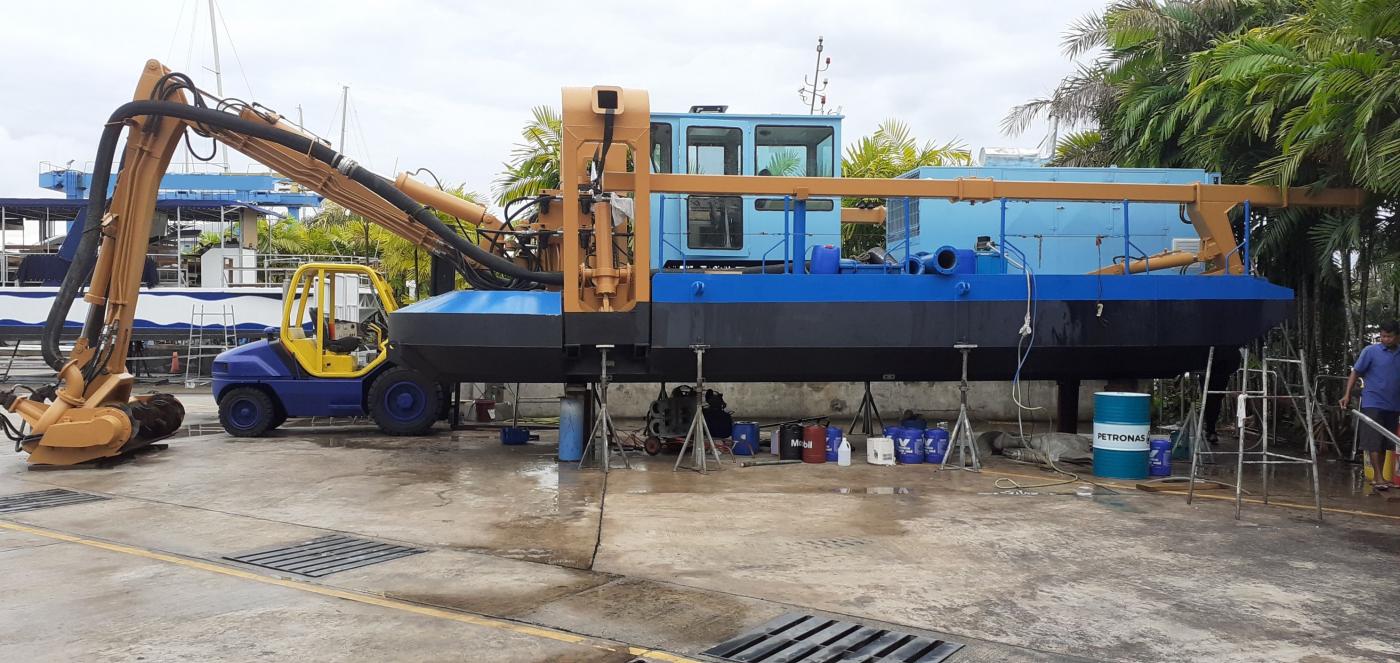 Go 0484 - Watermaster  Dredger - 10m