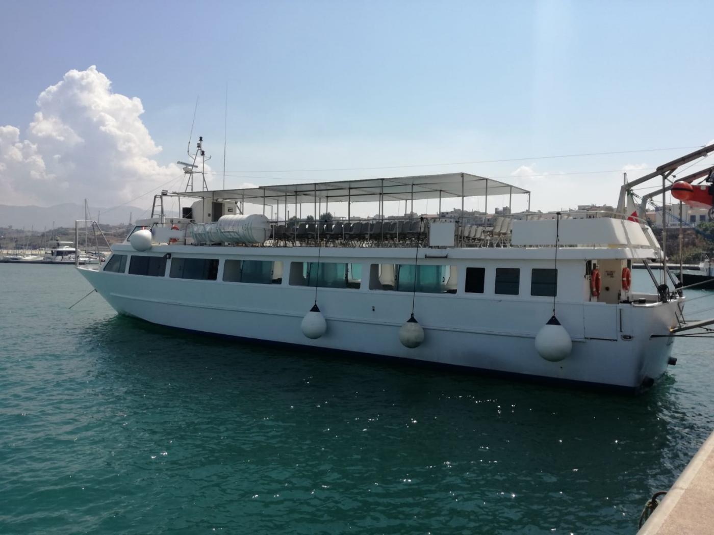 Go 0973 - Day Passenger Boat - 30m