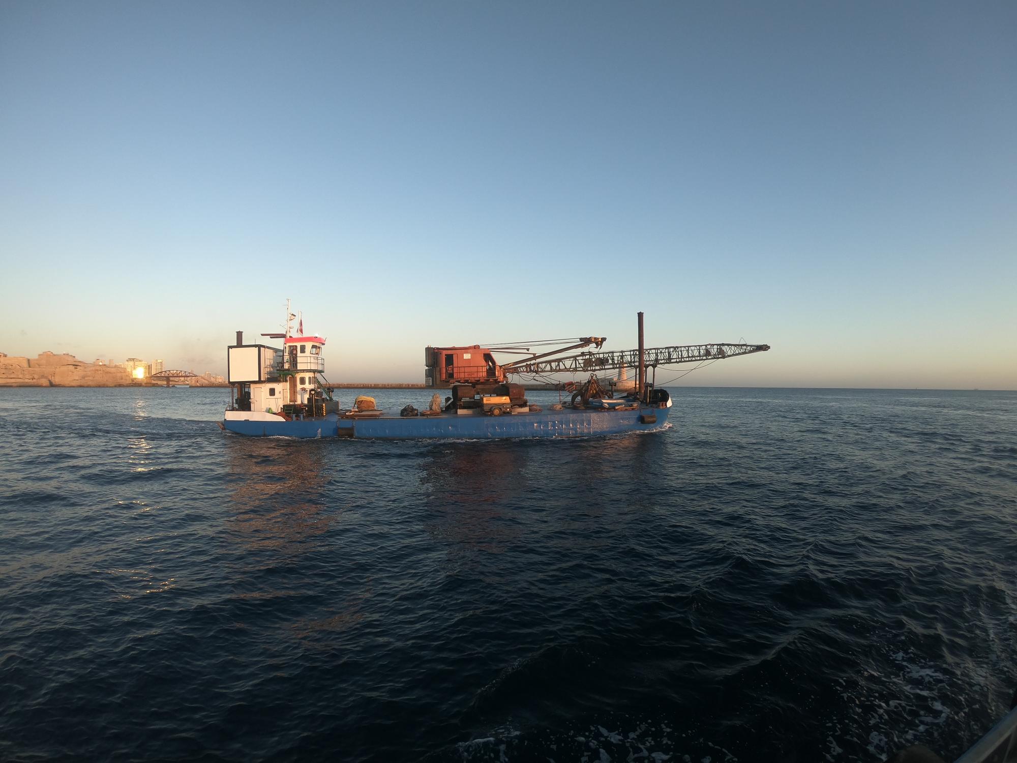 Go 1002 - Crane Barge - 34m
